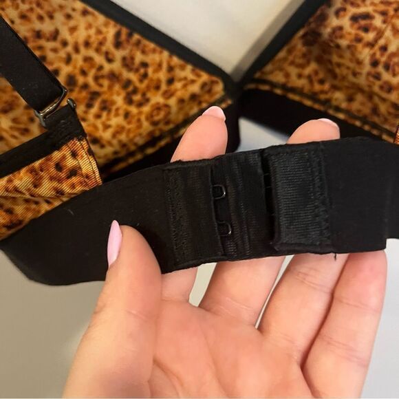 Old Navy | Mesh V-Neck Bralette Top - Picture 10 of 13